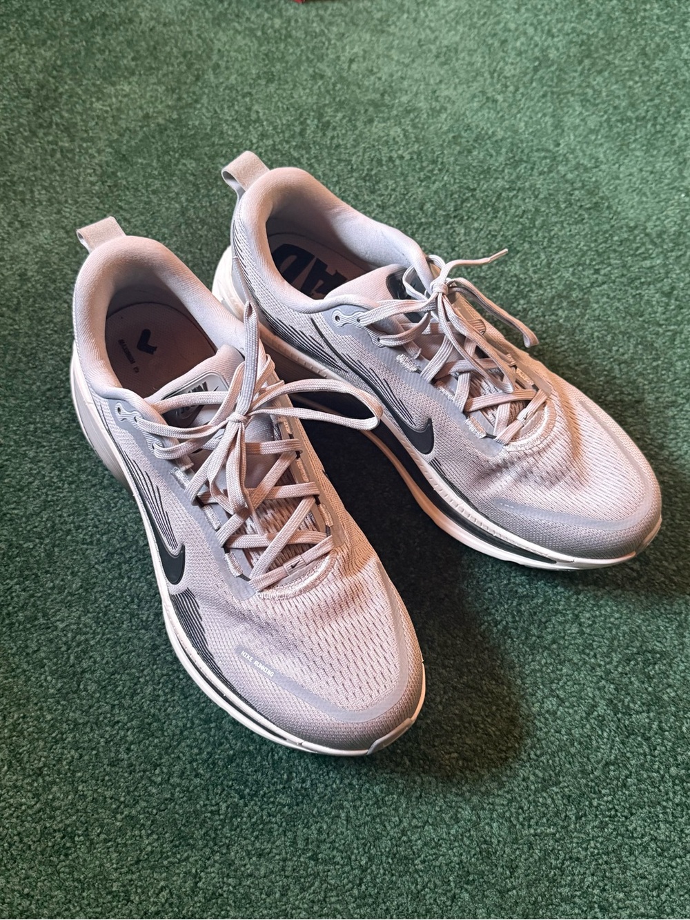 Men’s Nike Vomero 18 Road Running Shoes - Wolf Grey - Picture 2 of 6